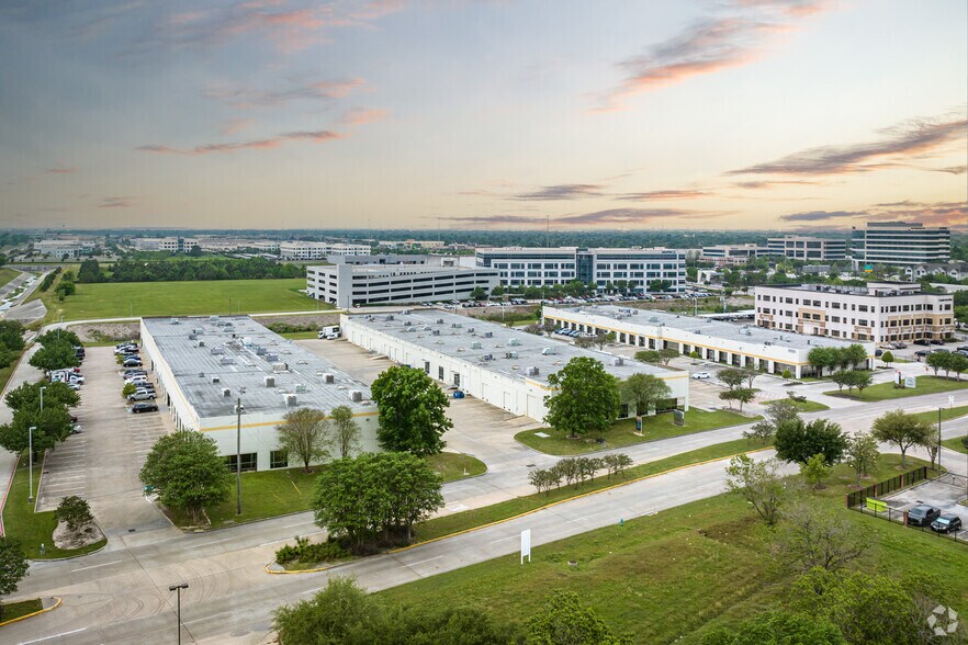 More Photos Of 10920 W Sam Houston Pky N, Houston Unknown For Lease