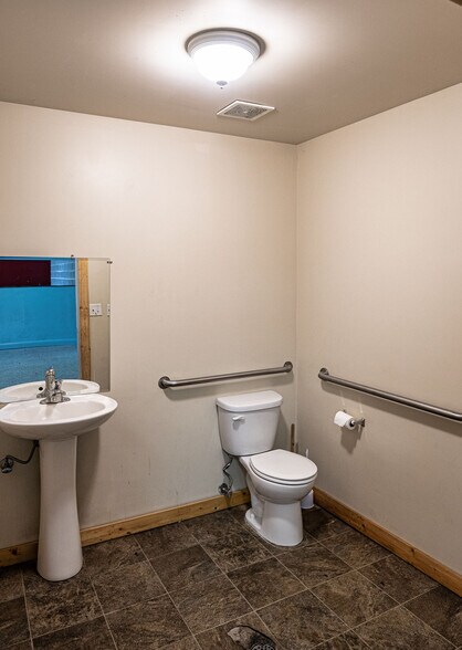 More Photos Of 296 S State St, La Verkin Freestanding For Lease