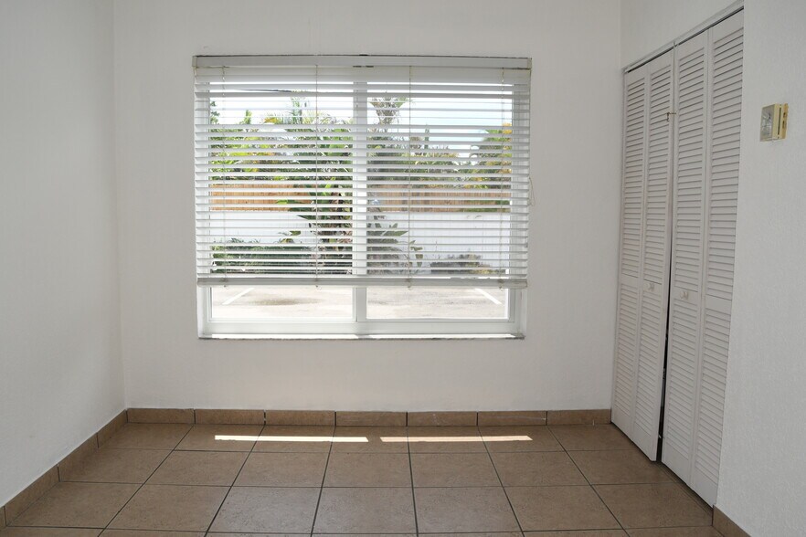 More Photos Of 1920 SW 22nd St, Miami Medical For Lease