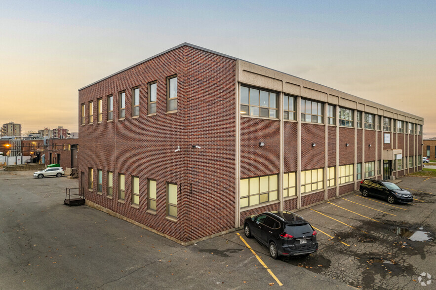 Primary Photo Of 310-400 Boul Montpellier, Montréal Distribution For Lease