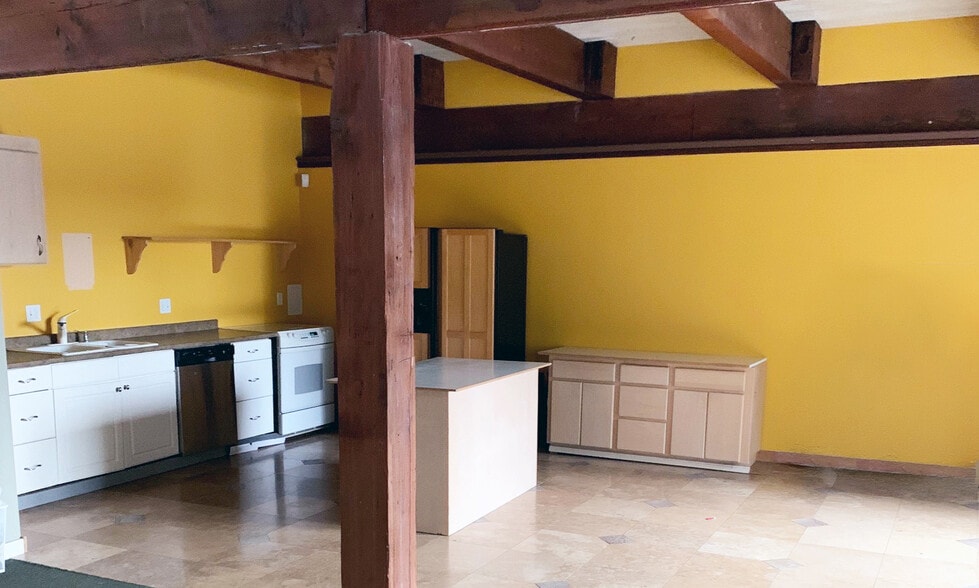 More Photos Of 920 Elliott Ave W, Seattle Flex For Sale