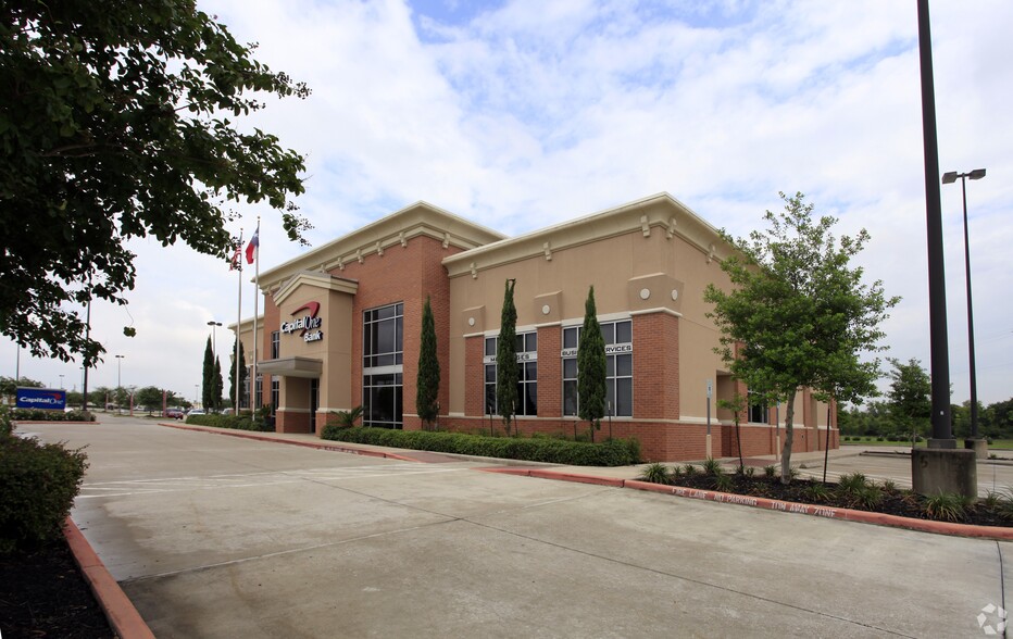 Primary Photo Of 1855 W Bay Area Blvd, Webster Bank For Sale