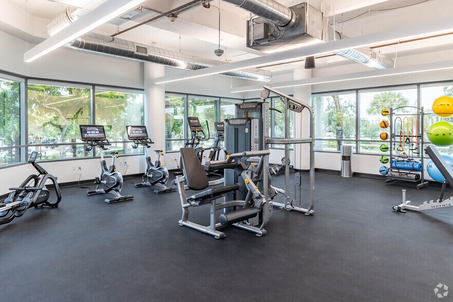 More Photos Of 600 W Hillsboro Blvd, Deerfield Beach Office For Lease