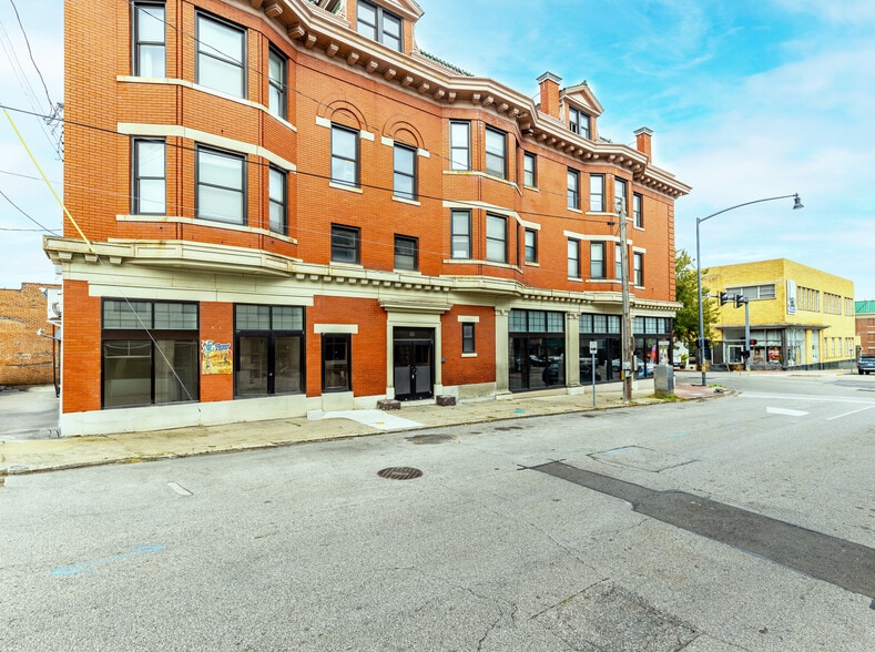 More Photos Of 736-740 Monmouth St, Newport Storefront Retail Residential For Lease