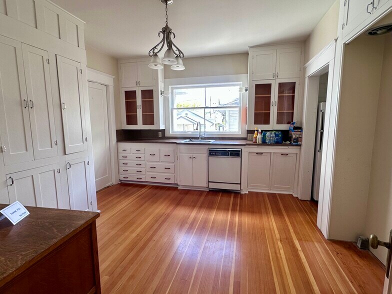 More Photos Of 520 3rd ave, Albany Office For Lease