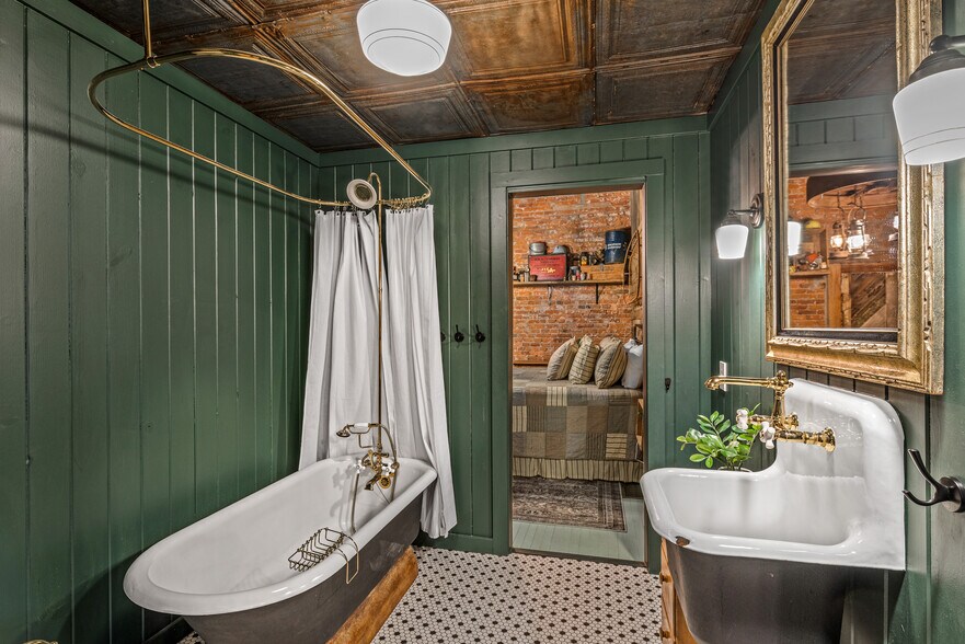 More Photos Of 120 S 3rd St, Victor Restaurant For Sale