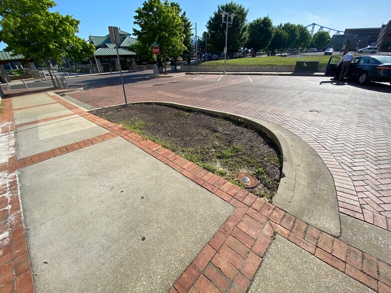 More Photos Of 100 Saint Ann St, Owensboro Office For Sale