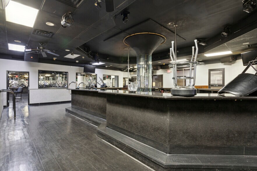 More Photos Of 1900 S Christopher Columbus Blvd, Philadelphia Freestanding For Sale