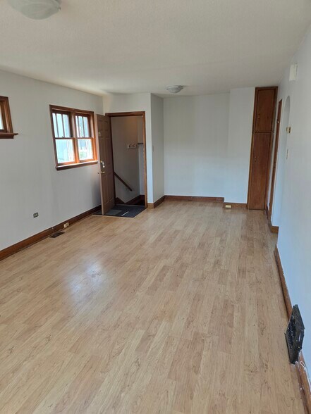 More Photos Of 4914 50 Av, Red Deer Office For Sale