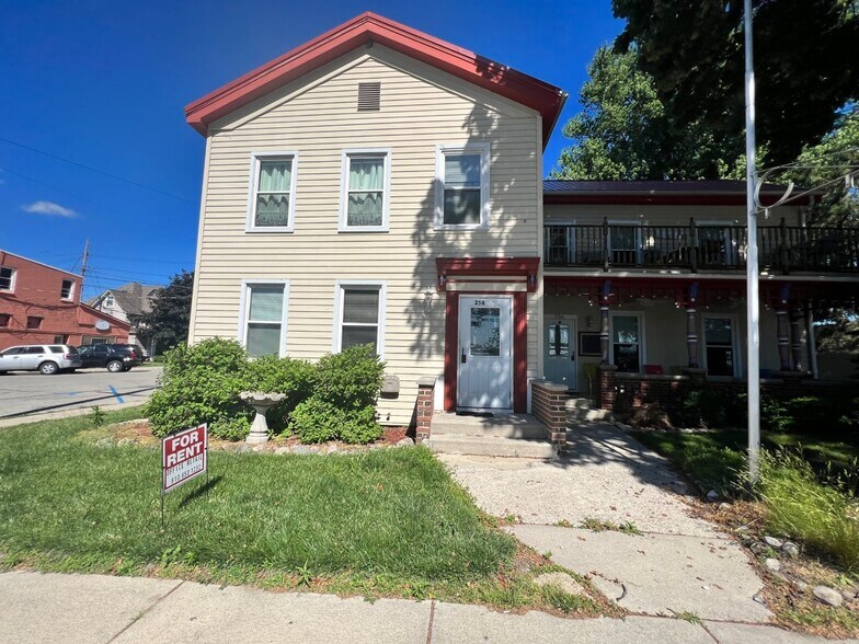 More Photos Of 256 S Water St, Marine City Storefront Retail Residential For Lease