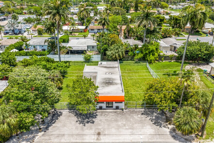 More Photos Of 126 NE 1st Ave, Dania Beach Office For Sale