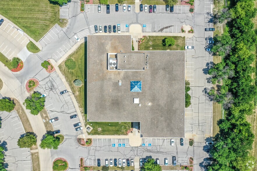 More Photos Of 1415 28th St, West Des Moines Office For Lease