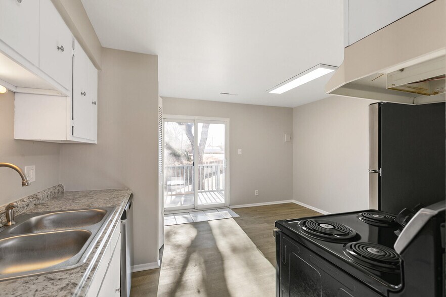 More Photos Of 180 S 20th Ave, Brighton Apartments For Sale