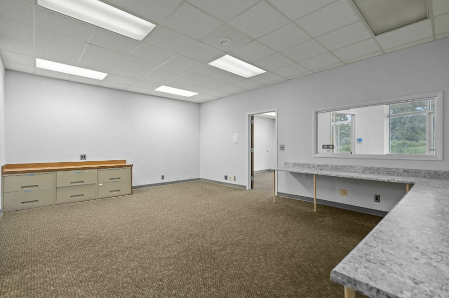 More Photos Of 2909 Market St, Wilmington Office For Sale