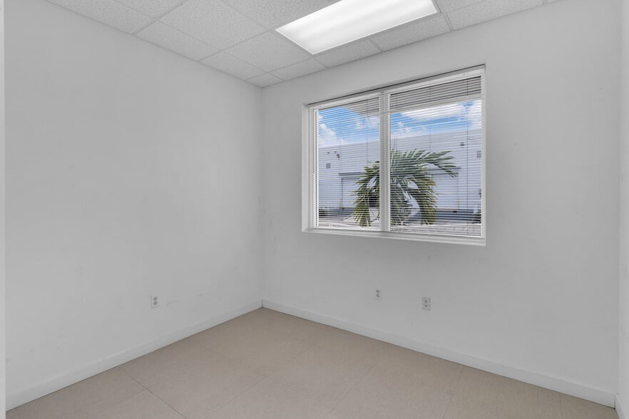 More Photos Of 7900-7930 NW 71st St, Miami Warehouse For Lease