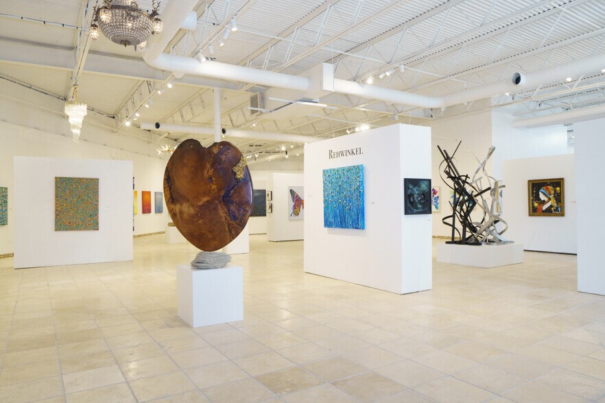 More Photos Of 2833 Irving Blvd, Dallas Showroom For Sale