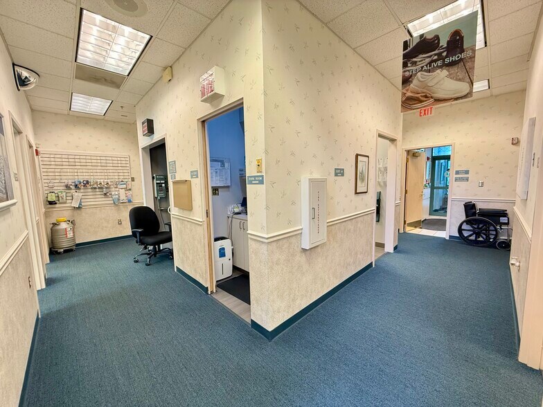 More Photos Of 1725 Western Ave, Findlay Medical For Sale