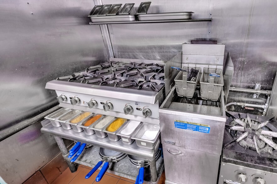 More Photos Of 646 Ne 79th St, Miami Restaurant For Sale