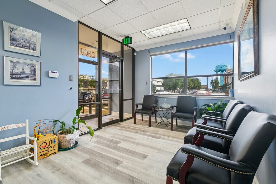 More Photos Of 2309 N Hullen St, Metairie Serviced Offices For Sale