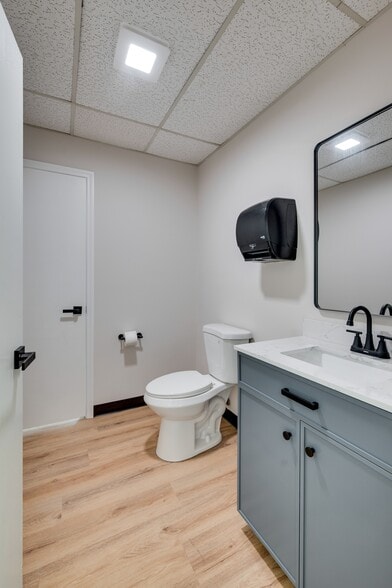 More Photos Of 2703 Grandview Ave, Nashville Office For Sale