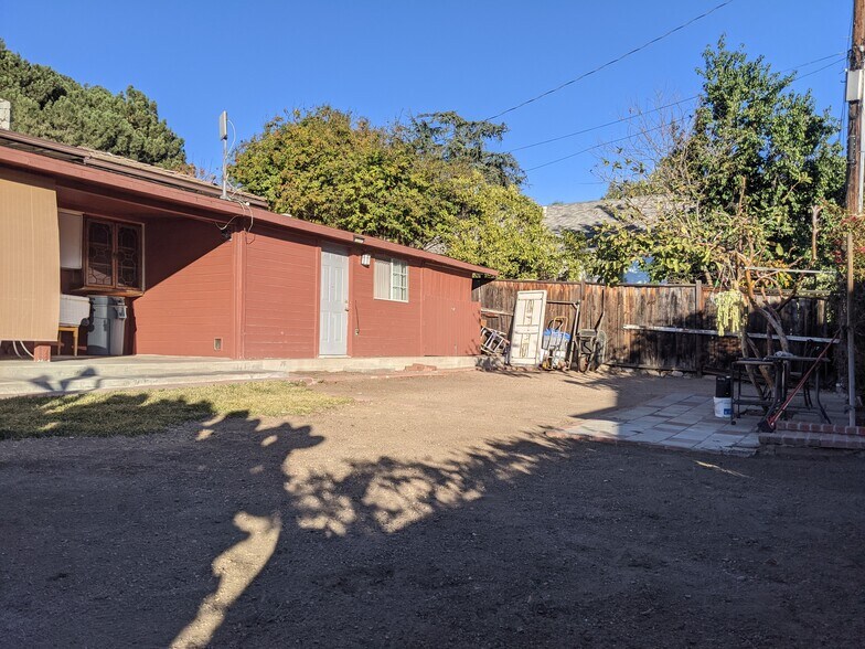 More Photos Of 2757 Foothill Blvd, La Crescenta Freestanding For Sale