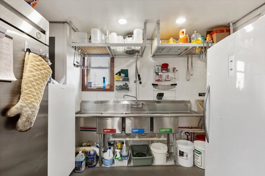 More Photos Of 1034 8th St, Onawa Bar For Sale