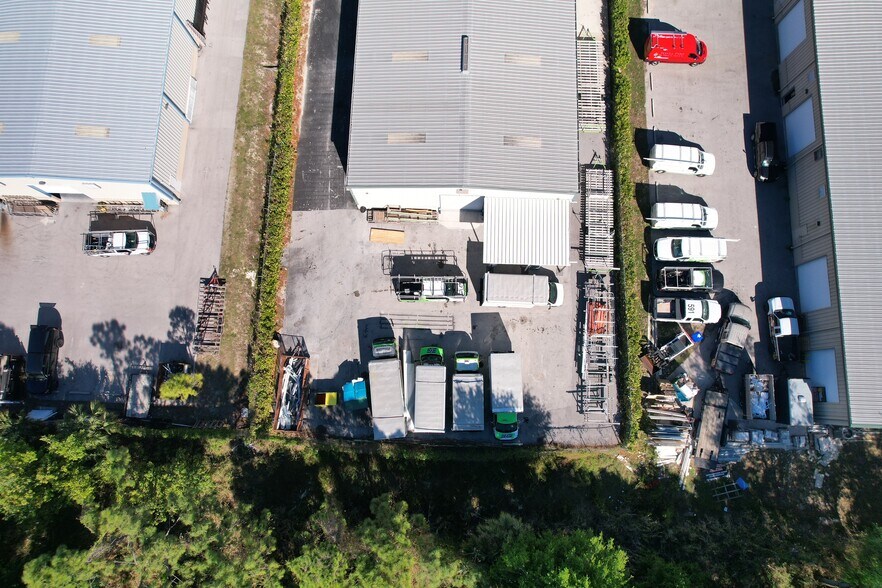 More Photos Of 5600 Zip Dr, Fort Myers Warehouse For Sale