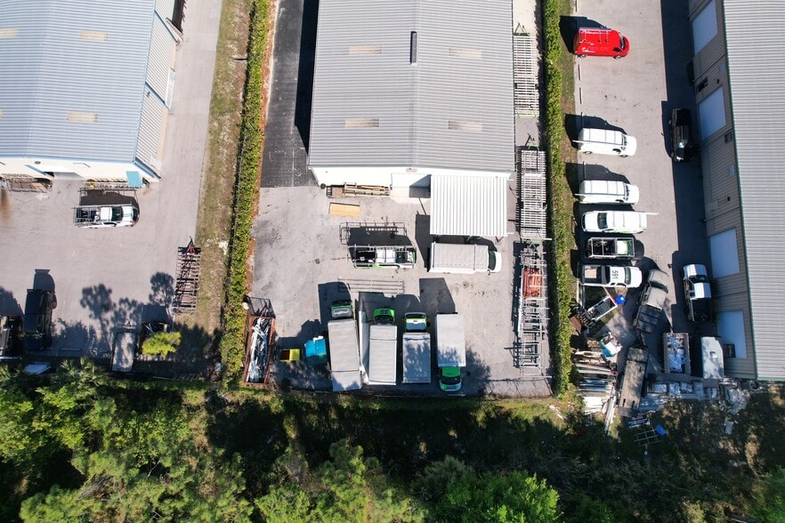 More Photos Of 5600 Zip Dr, Fort Myers Warehouse For Lease