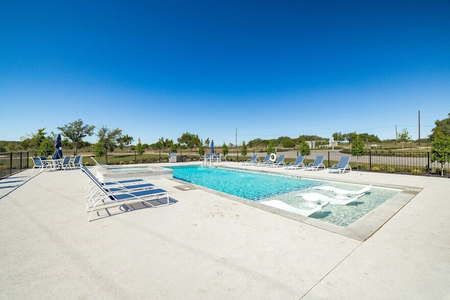 More Photos Of 1030 County Road 279, Liberty Hill Hotel For Sale