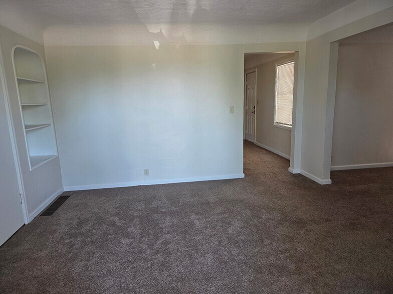 More Photos Of 968 NW Division St, Gresham Office For Lease