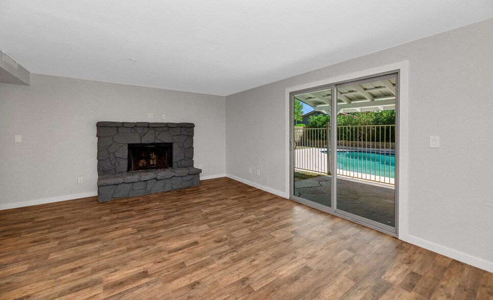 More Photos Of 1927 E Crocus Dr, Phoenix Specialty For Lease