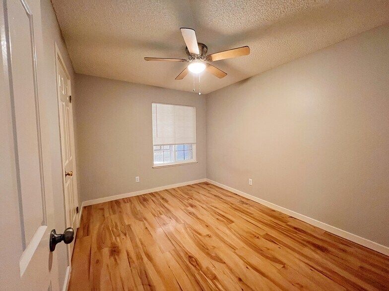 More Photos Of 301 Rivergate Way, Sacramento Multifamily For Sale