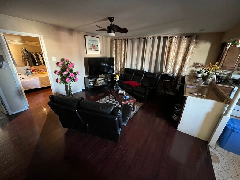 More Photos Of 839 Elizabeth Ave, Elizabeth General Retail For Sale