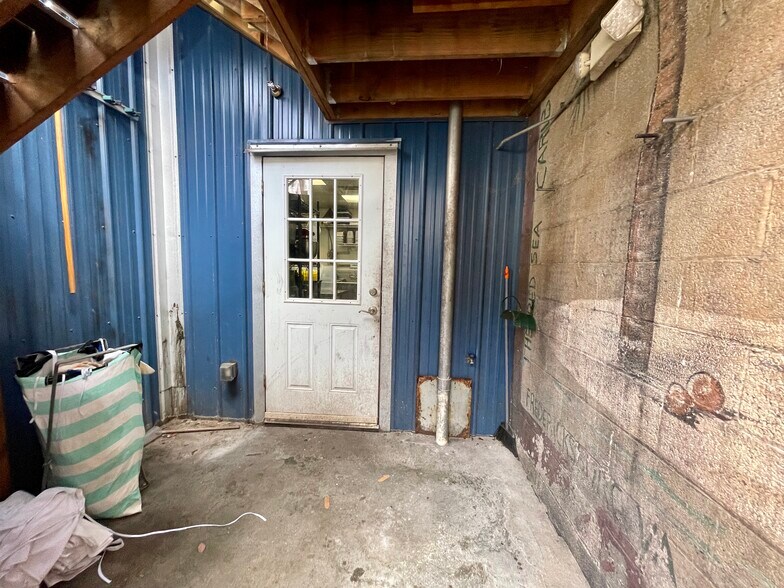 More Photos Of 314 William St, Fredericksburg Storefront For Lease