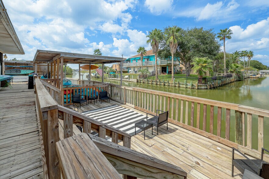 More Photos Of 616-624 Marina Bay Dr, Kemah Storefront For Sale