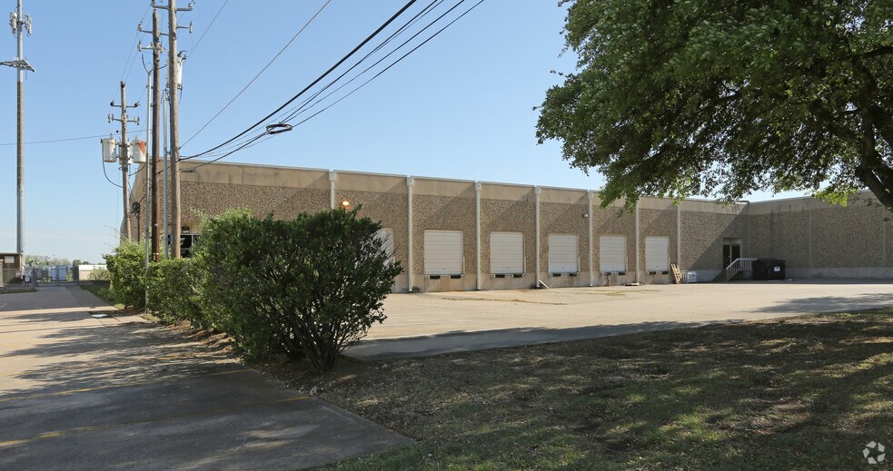 More Photos Of 3737-3741 Drossett Dr, Austin Distribution For Lease