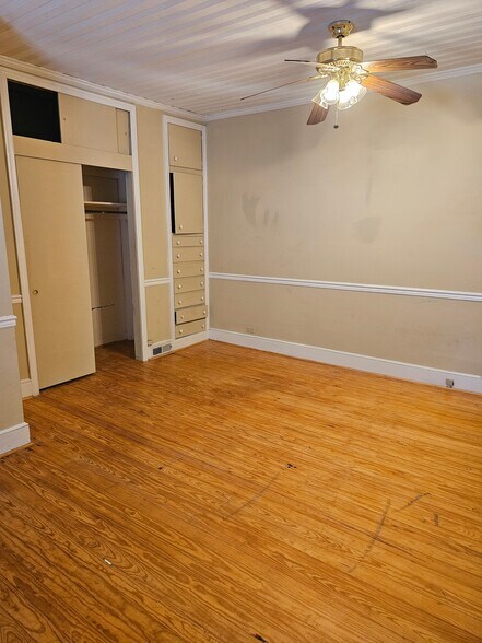 More Photos Of 124 Cedar Rd, Lexington Office For Lease