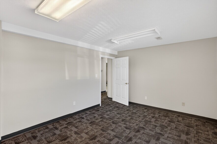 More Photos Of 114 Lexington Tpke, Amherst Medical For Lease