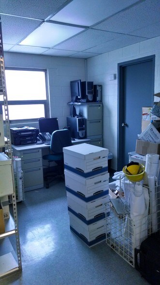 More Photos Of 420 Woodruff Rd, Joliet Warehouse For Lease