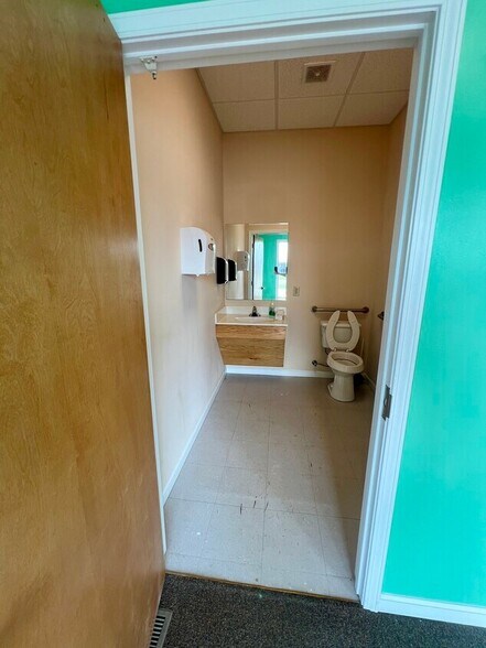 More Photos Of 201 N Oak Ave, Cookeville Medical For Lease