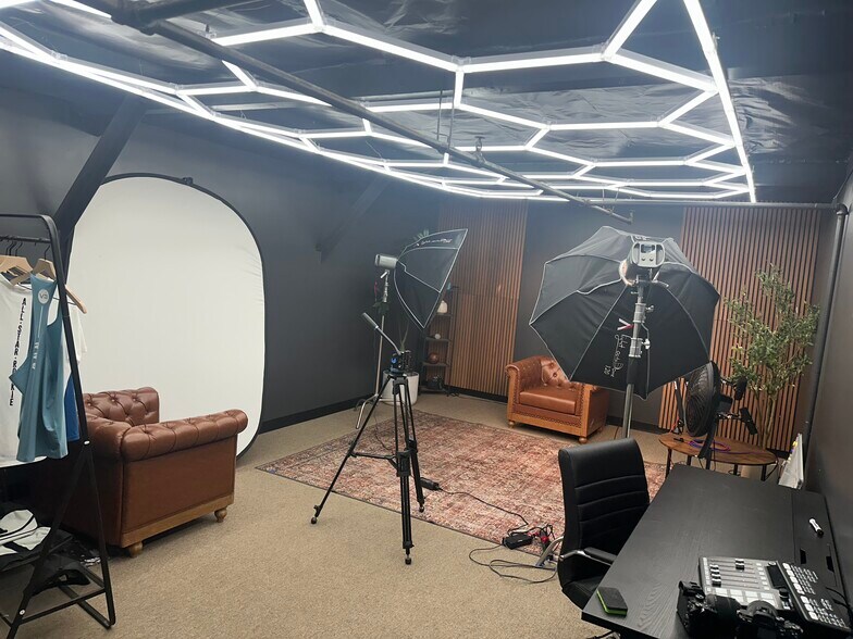 More Photos Of 8460 Red Oak St, Rancho Cucamonga Warehouse For Lease