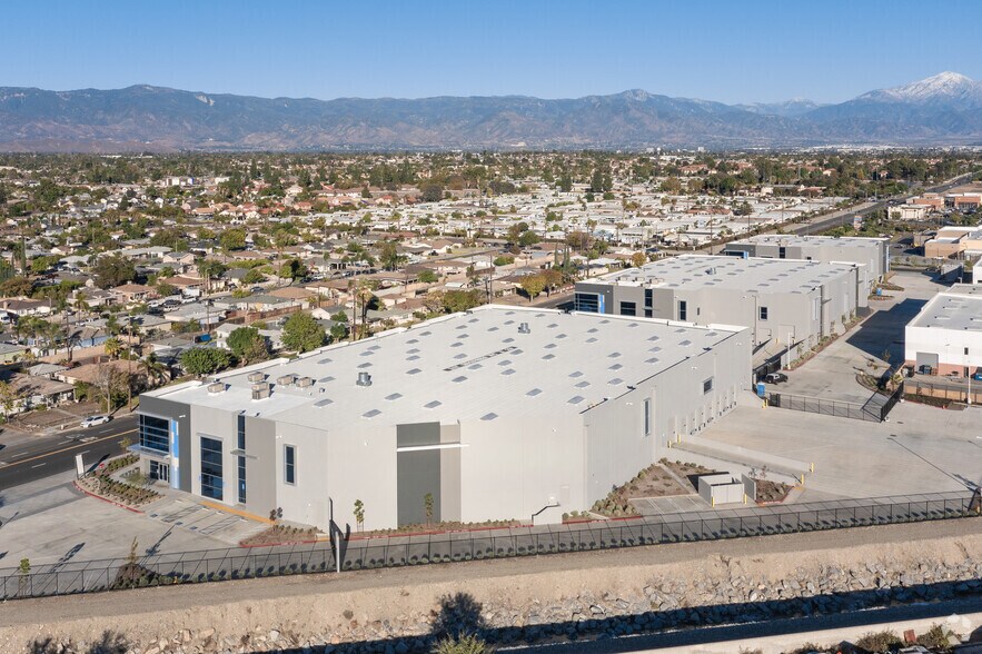 More Photos Of 455 W San Bernardino Ave, Rialto Unknown For Lease