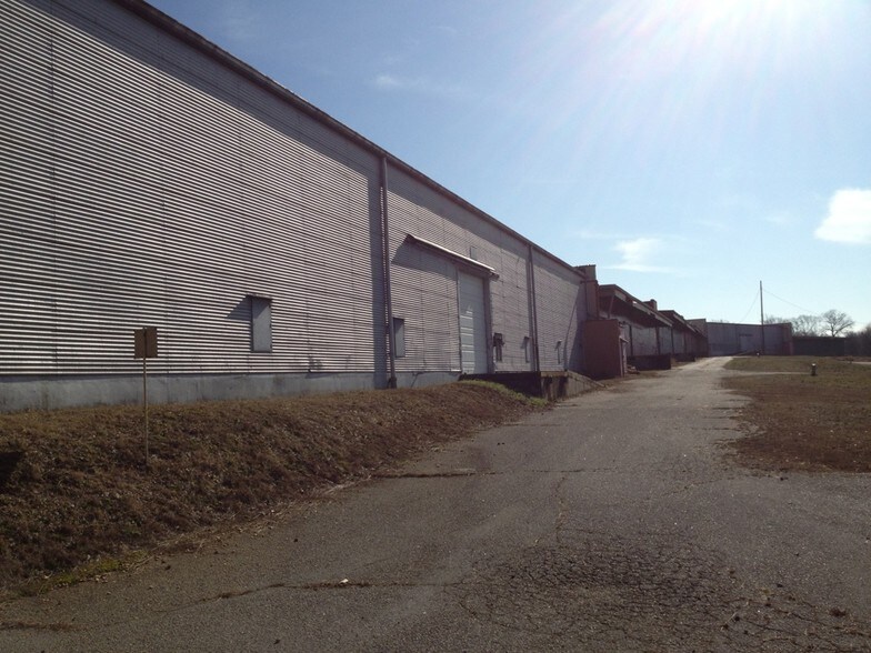 More Photos Of 756 S West St, Petersburg Warehouse For Lease
