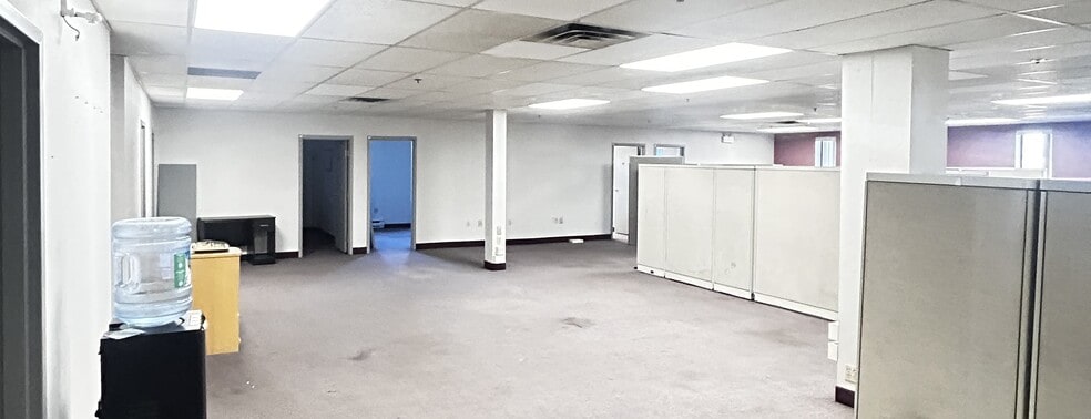 More Photos Of 120 Ilsley Av, Dartmouth Flex For Lease