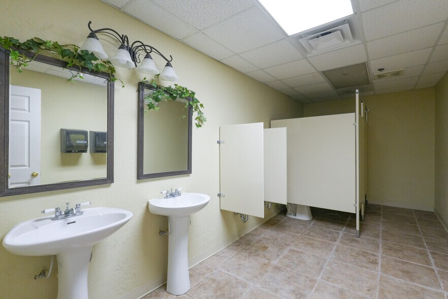 More Photos Of 102 W Main St, Shawnee Lodge Meeting Hall For Sale