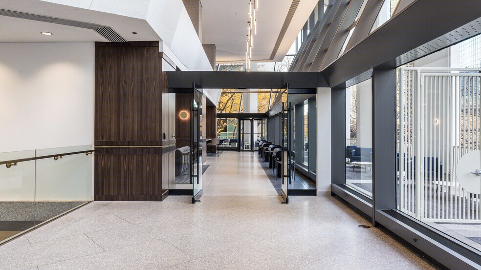 More Photos Of 200 S Wacker Dr, Chicago Office For Lease