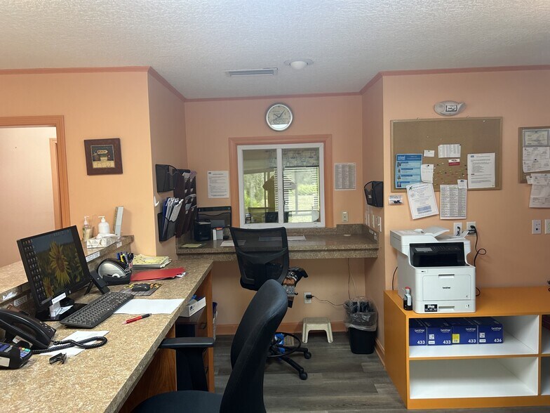 More Photos Of 200 Mission Rd, Palatka Medical For Sale