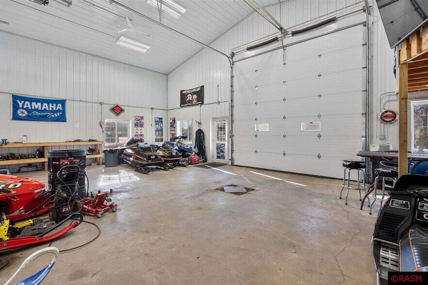 More Photos Of 213 Broadway Ave N, New Richland Light Distribution For Sale