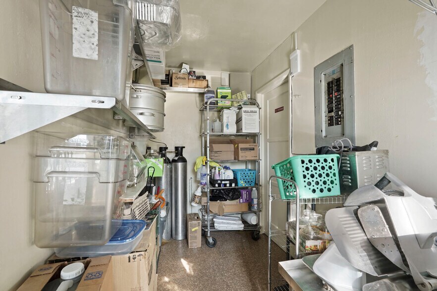 More Photos Of 14144 Market St, Walnut Grove Storefront For Sale