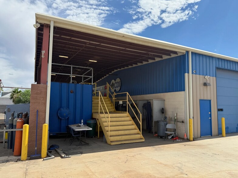 More Photos Of 4055 S Sarival Ave, Goodyear Showroom For Lease